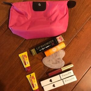 MAKEUP BAG WITH LIP PRODUCTS